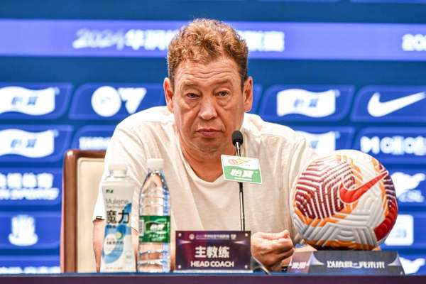 申花主帅斯卢茨基：最后五轮全力争胜 球员需具备自我调节能力