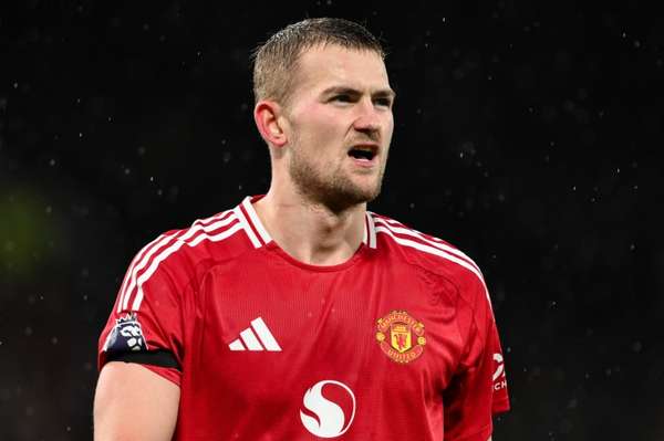 德里赫特痛批曼联精神缺失：多打一人70分钟竟遭埃弗顿绝杀